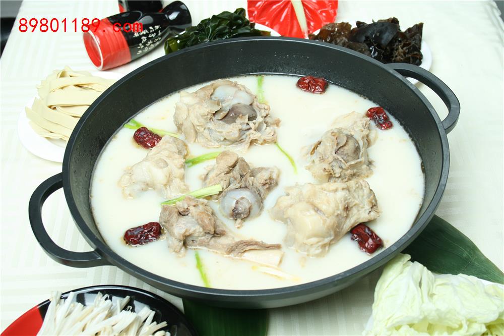 奶汤炖大骨